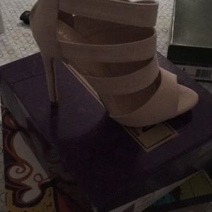 Nude kayleen by Los Angeles size 8 1/2 heels